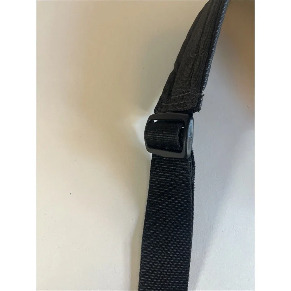 Incase Tablet Computer Bag Black Padded Slim Case Strap Handles Fits 11 Inch